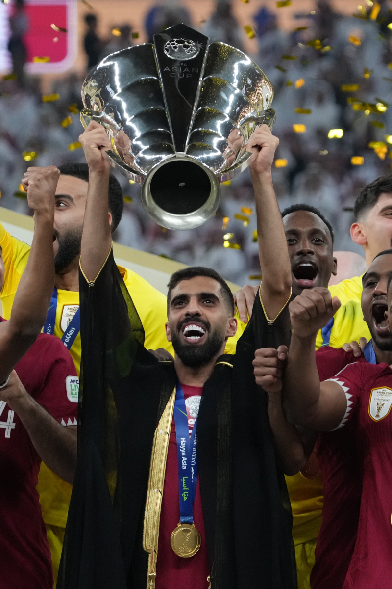 华体会app-实力悬殊的对决，球员兢兢业业拼抢球权的简单介绍