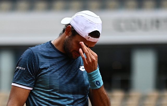 突尼斯男子网球选手意外引爆