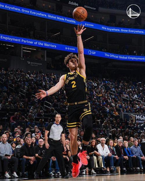 华体会地址-勇士主场击败开拓者重获胜利