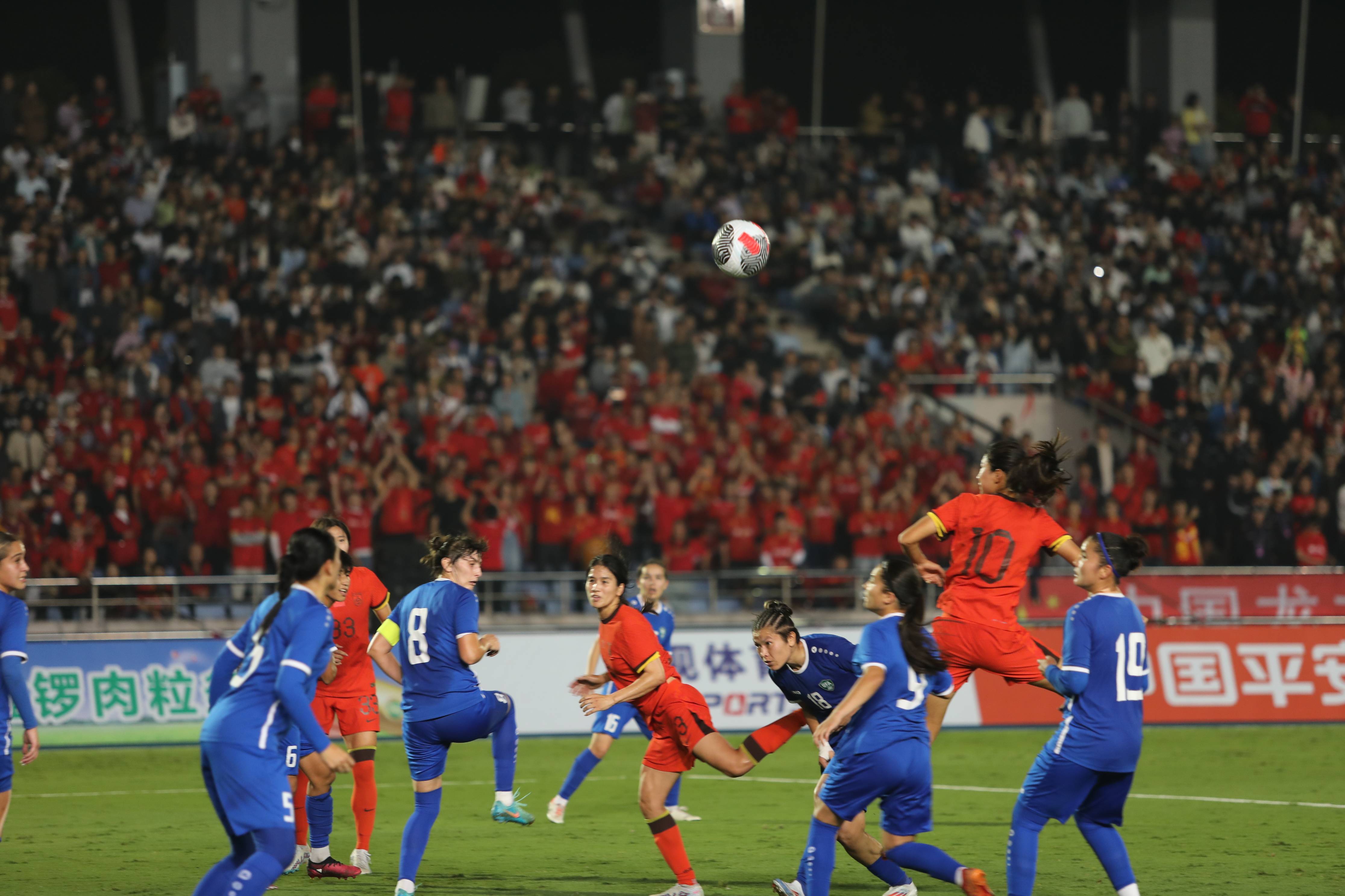 华体会培训-中国女足队员发挥顶尖实力,赢得比赛